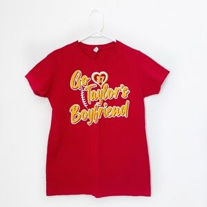 Go Taylor's Boyfriend Football Tee in Red Medium